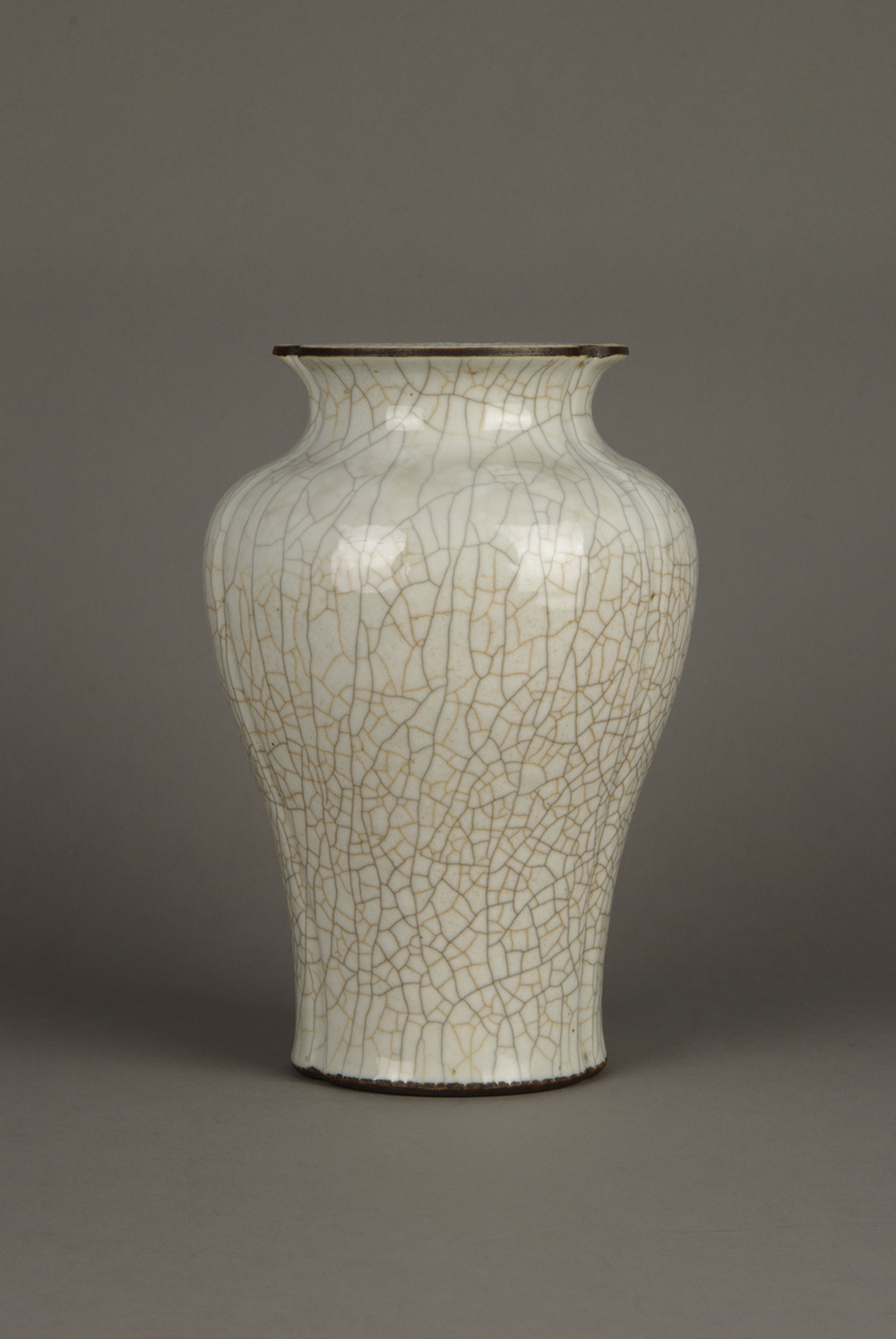 清雍正仿哥釉石榴尊