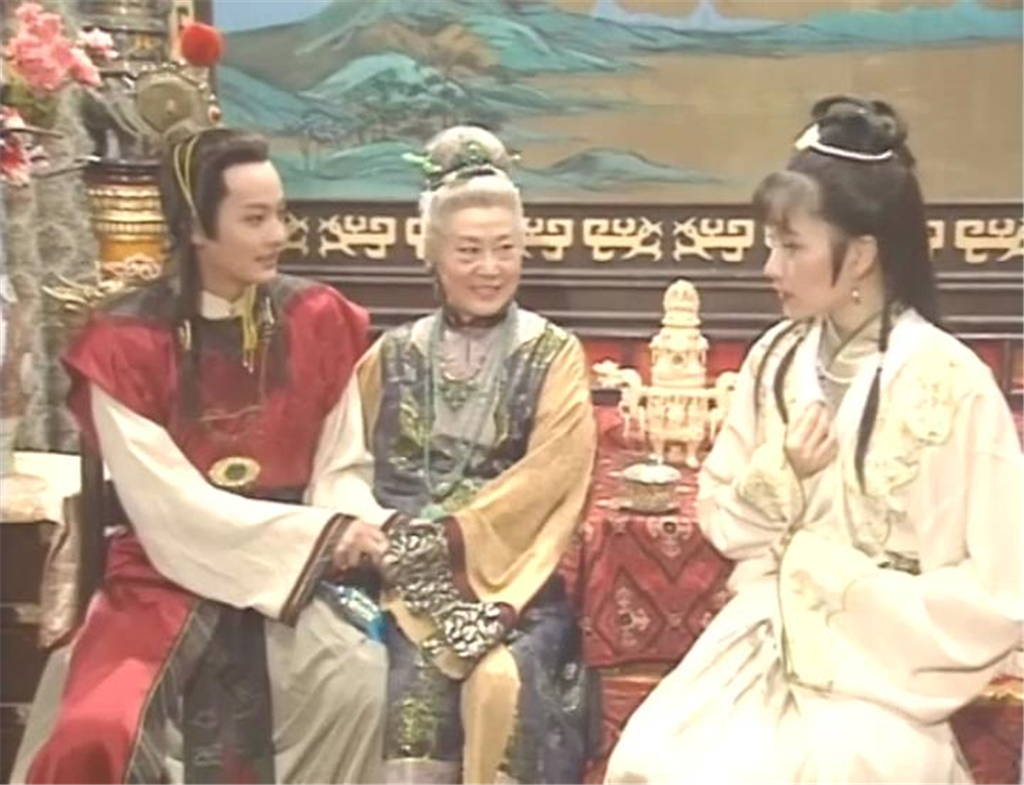 96版红楼梦宝黛初会：宝玉回府贾府刮起沙尘暴，配乐喜庆好似过年_百科TA说