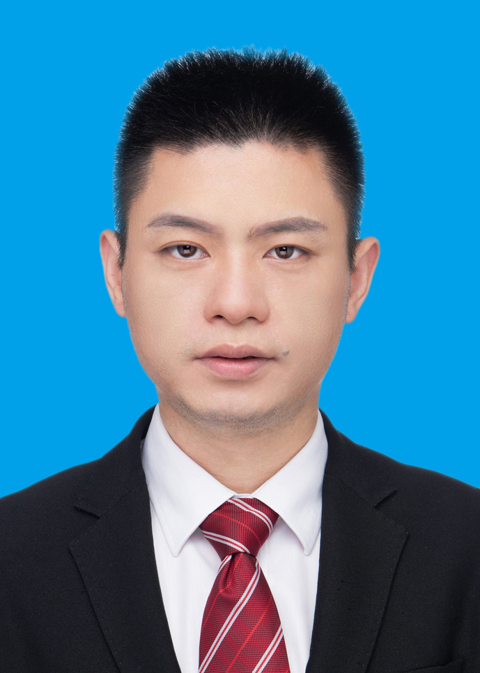 现任重庆市渝中区两路口街道党工委书记.