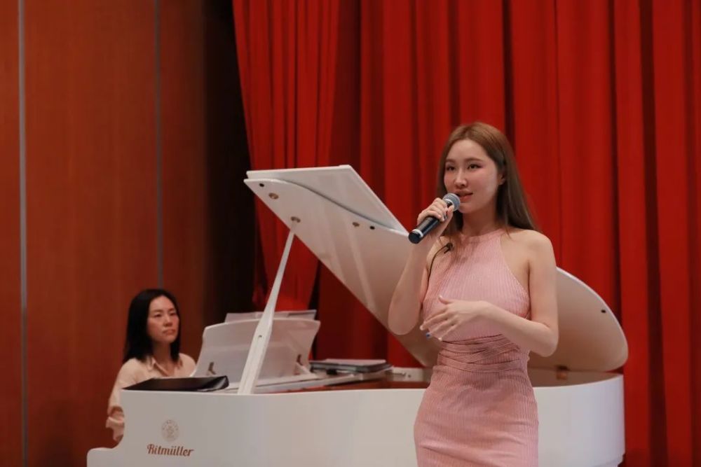 2bw5bdchmhp">王冰冰,活跃在欧洲歌剧舞台上的的旅意华人女高音歌唱家