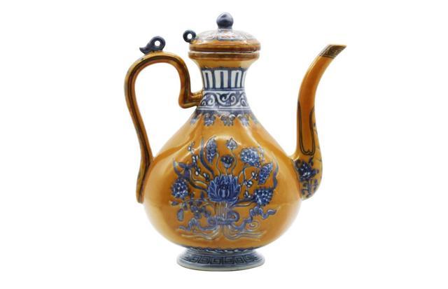 千金难求——明代青花黄釉一束莲执壶_百科TA说