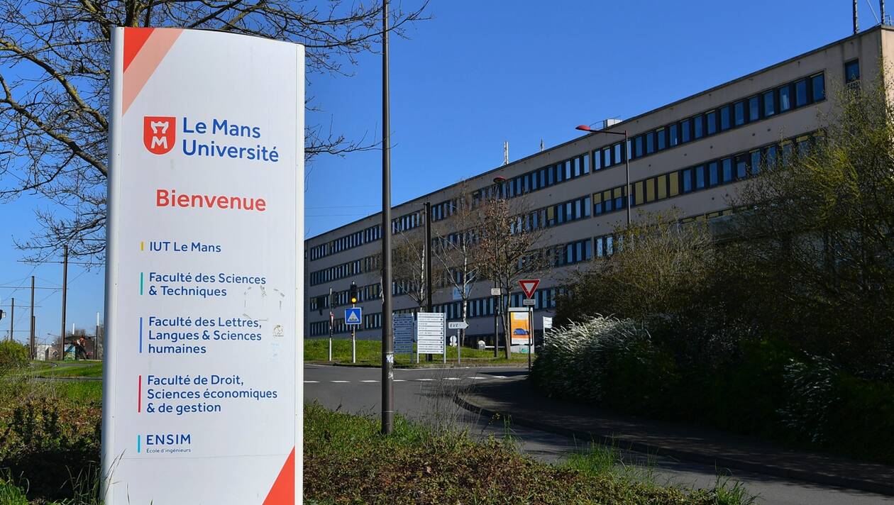 原名曼恩大学(université du maine),成立于1977年,是一所法国国立的