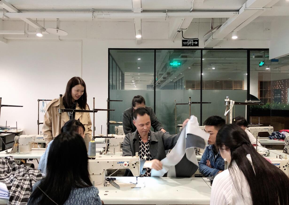 重庆威斯特服装设计学校