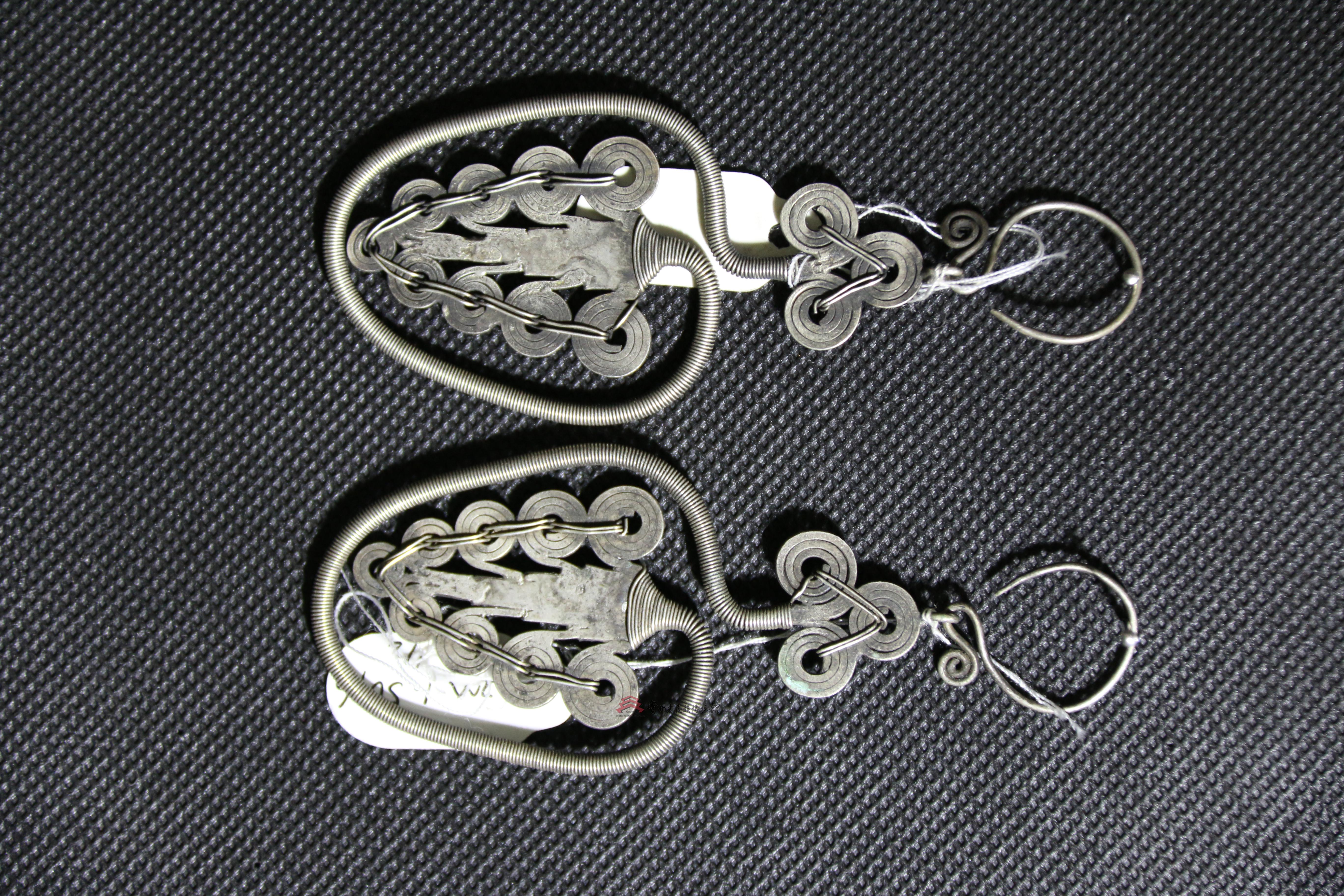 清代云南瑶族摇钱树状银耳环