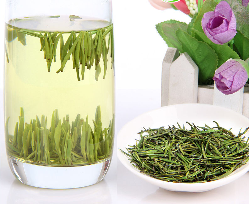  p>金地雀舌,原名东岩雀舌,是产于安徽青阳九华山的直条形烘青绿茶.