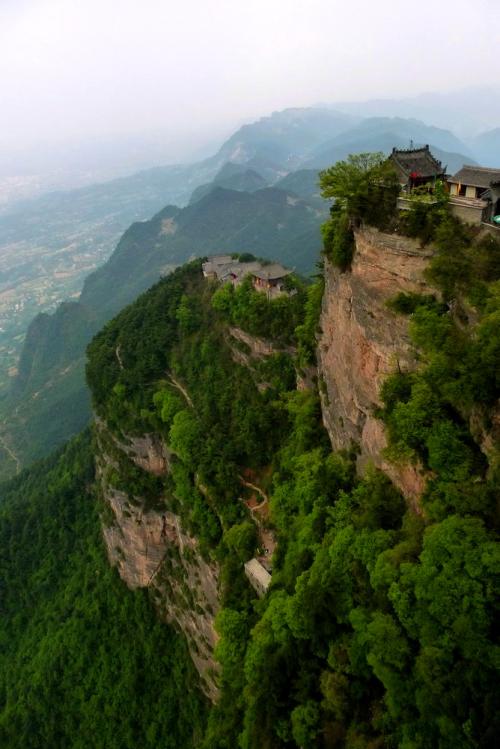 p data-id="gnwpiybh6p">鸡峰山,旧志美其风景,因有是称鸡峰耸翠.