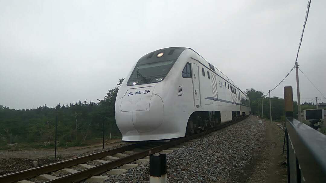  p>和谐长城号内燃动车组,简称:和谐长城号(现名为长城号),型号为ndj3