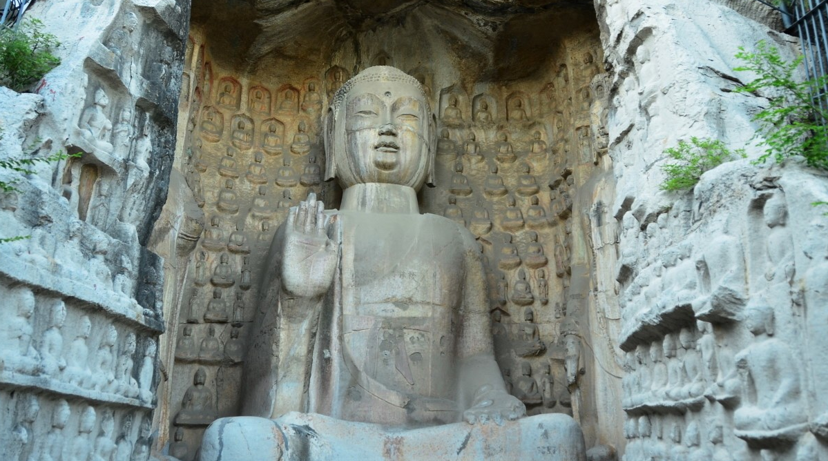  p>驼山石窟,位于山东省潍坊市 a target="_blank" href="/item/青州