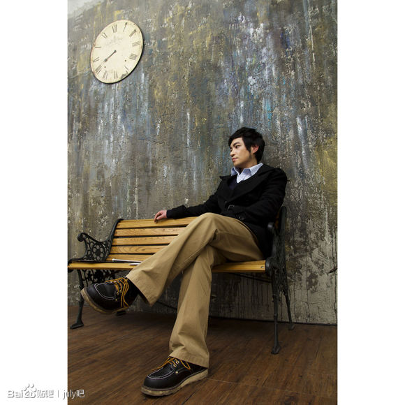  p data-id="gnx83reki3">july(         ),真实姓名为李东勋,1980年