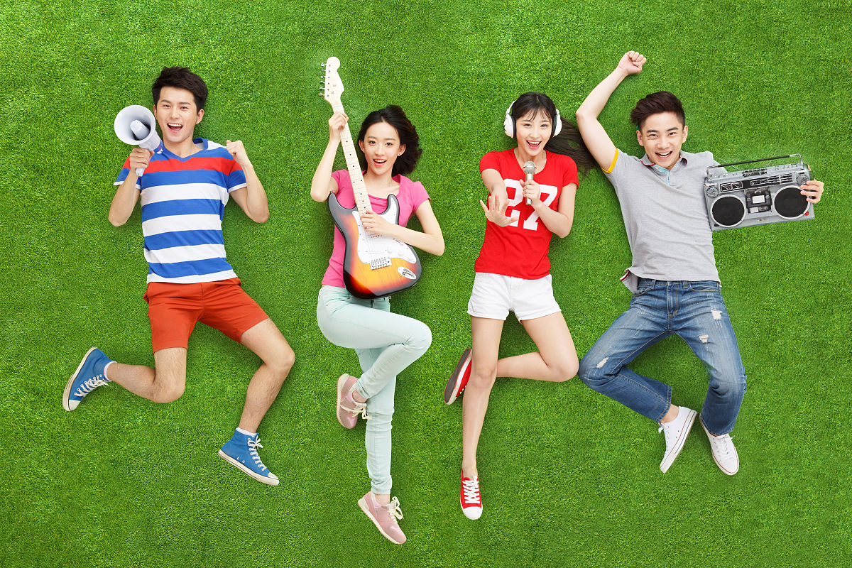 过渡到青年的阶段,又是儿童向成人过渡的时期(青春初期与少年期相同)