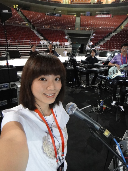  p>歌莉雅,香港独立歌手.英文名gloria tang.