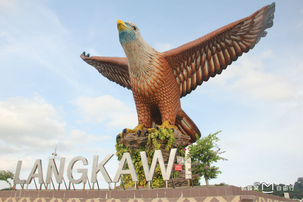 的广场--巨鹰广场,广场上矗立着被称为兰卡威新地标的鹰塔(dataran