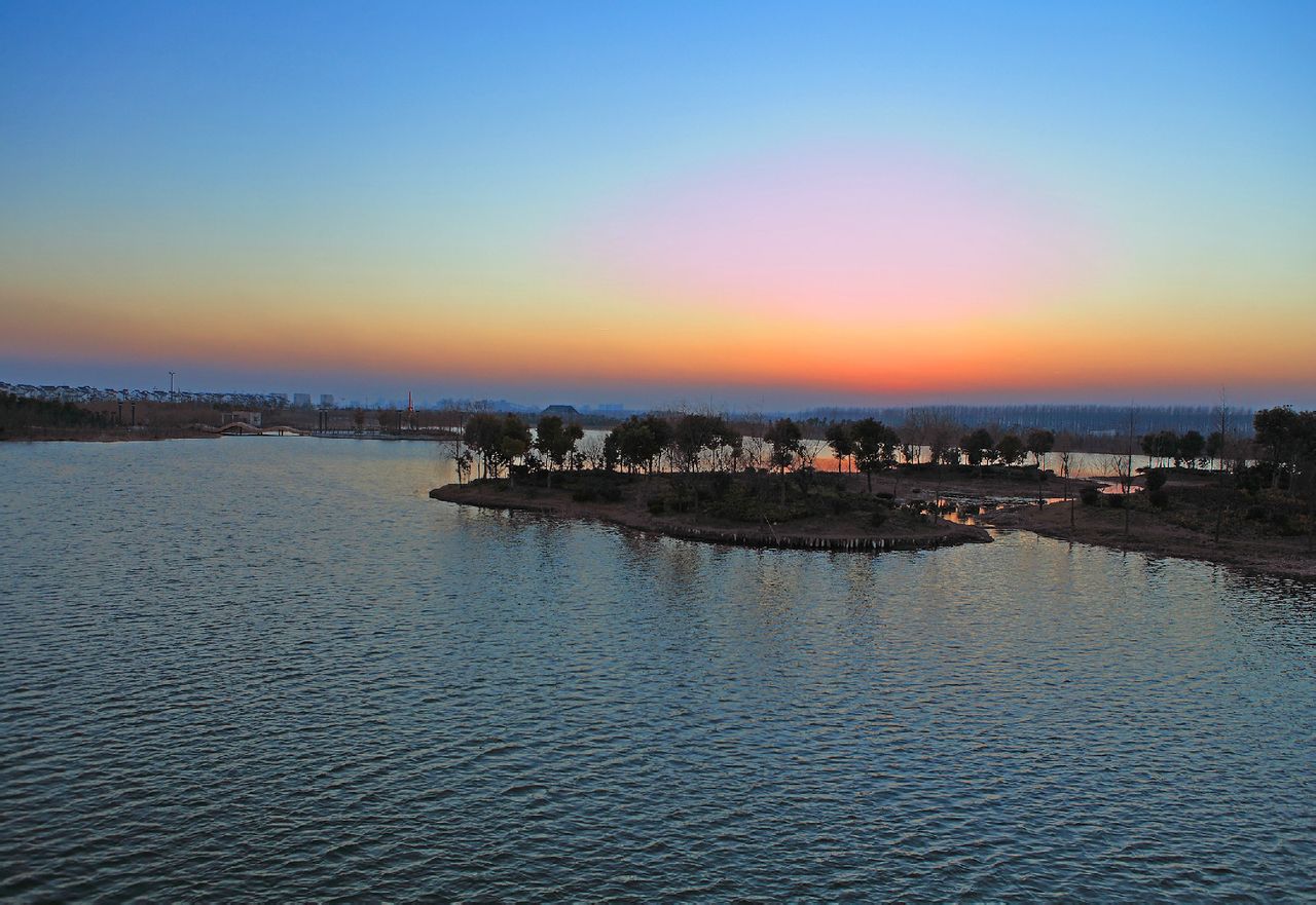  p>盐城,位于江苏省北部,这里风景秀丽.