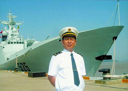  a target="_blank" href="/item/海军">海军 /a>少将军衔.