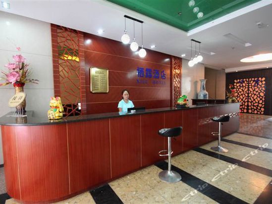 href="/item/景德镇">景德镇 /a>市中心,酒店拥有各类风格迥异的客房