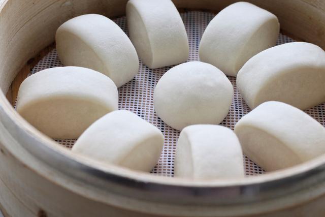  p>阆中白糖蒸馒头是以地方命名的名优小吃.