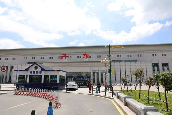  p>丹东站(dandong railway station),位于中国辽宁省丹东市,是 a