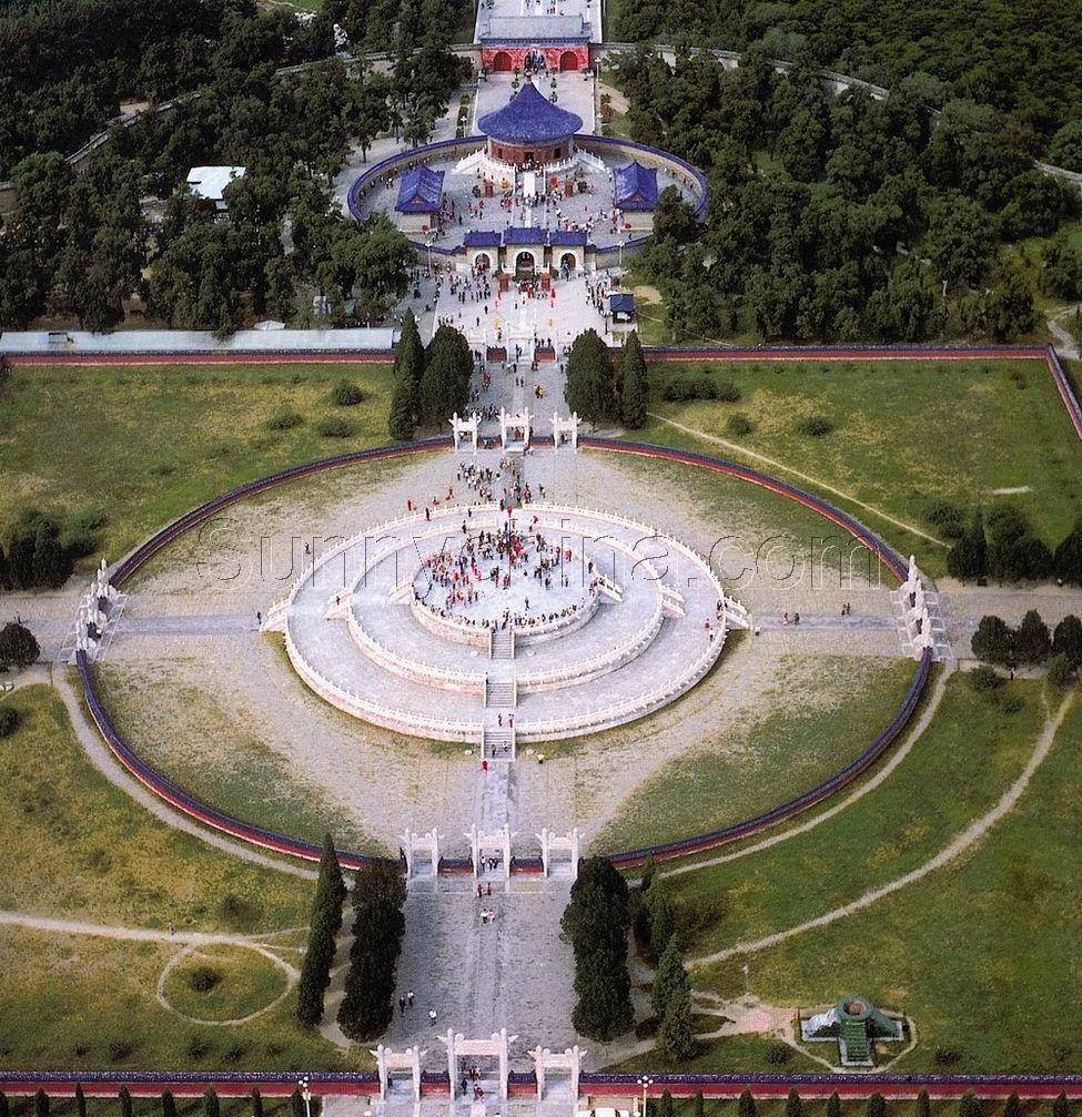  p data-id="gnwwakchvt">圜丘天心石,位于北京天坛公园内的石板,又称