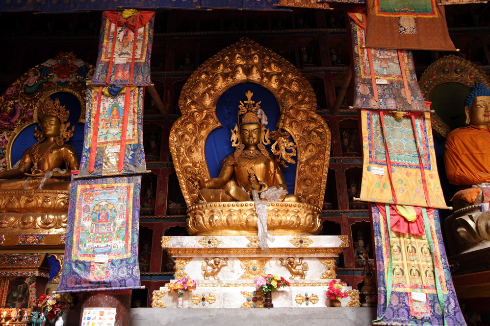 rw">类乌齐寺,在 a target="_blank" href="/item/昌都地区/10885986"