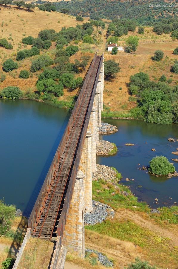 data-lemmaid="973488">伊比利亚半岛 /a>的河流之一,源头是西班牙的