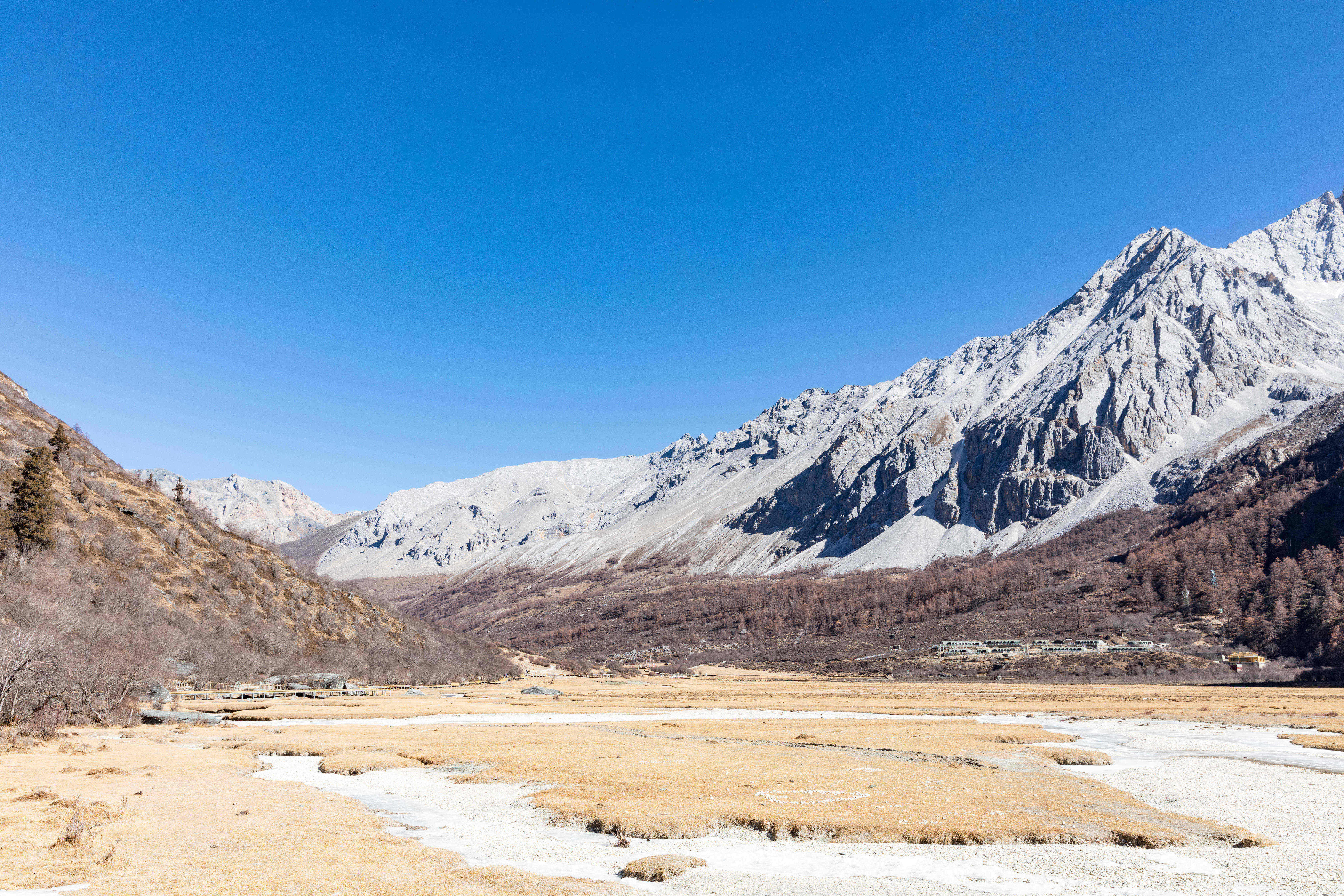 a级旅游景区156家其中5a级9家,4a级130家,有"中国旅游胜地40佳"5处