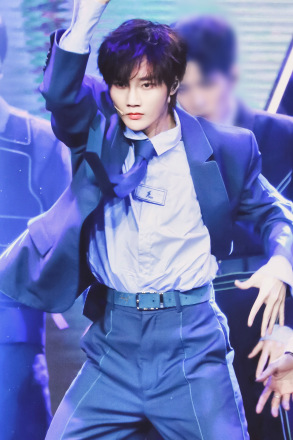 刘也（男子演唱组合SWIN-S,R1SE成员）_百度百科