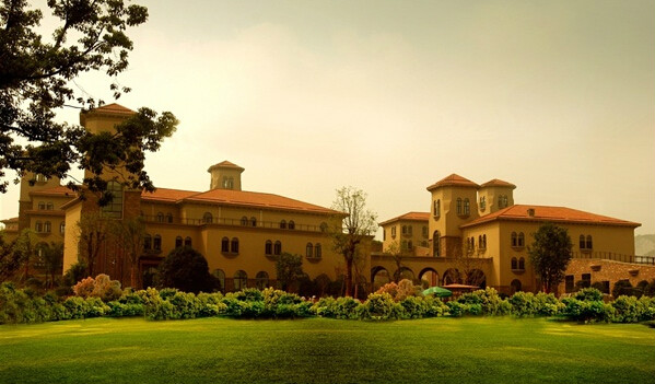  p>西溪山庄位于杭州西郊余杭闲林版块,距黄龙体育中心约18公里,东临