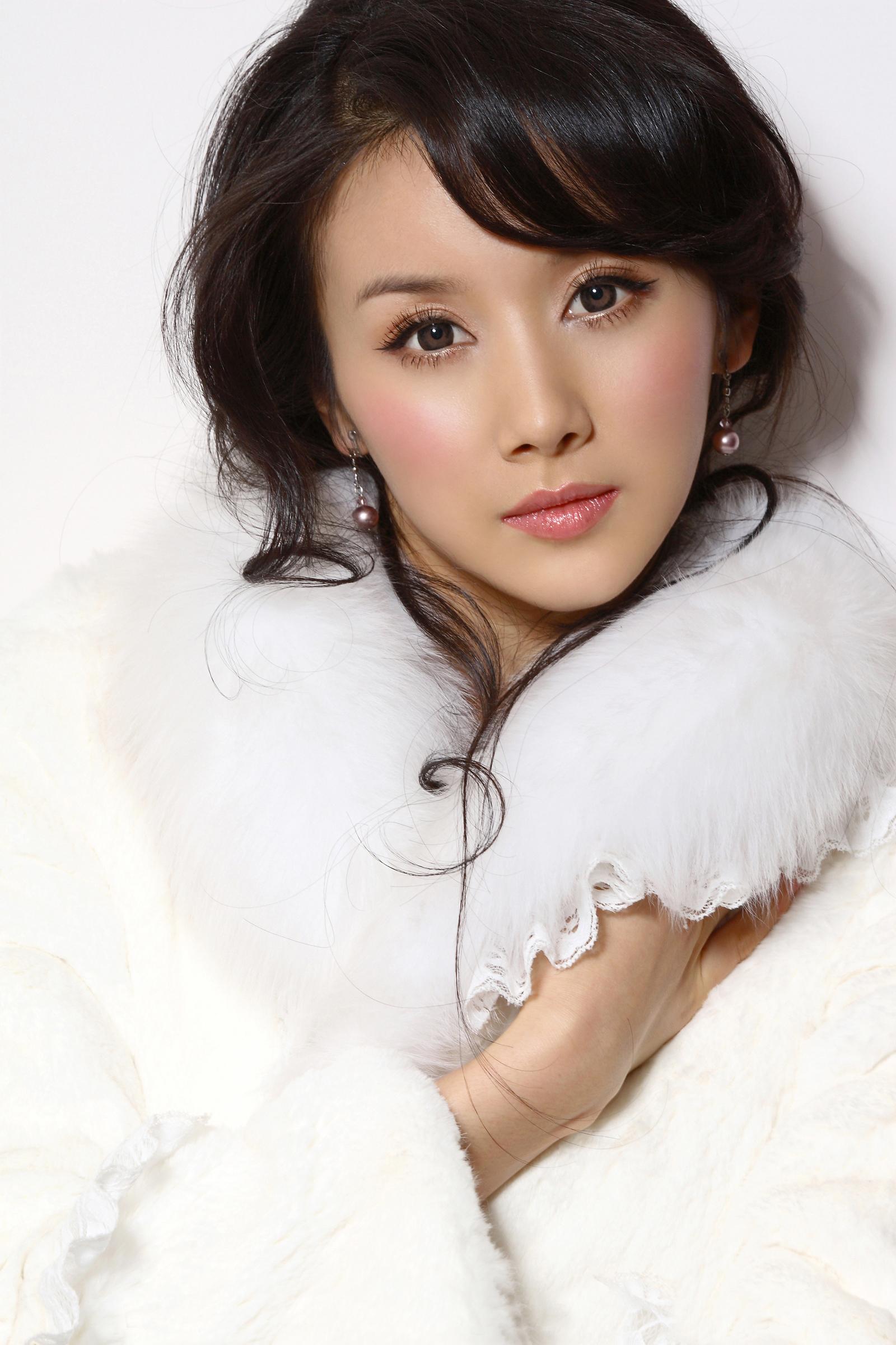  p>孙菲菲,1981年2月21日出生于陕西省西安市,中国内地女演员,毕业于 