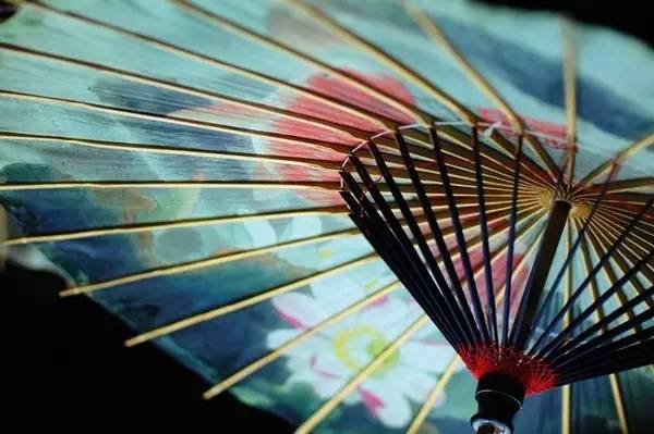 一个大学老师，一群90后，用一把伞，拿遍了全球最厉害的_百科TA说