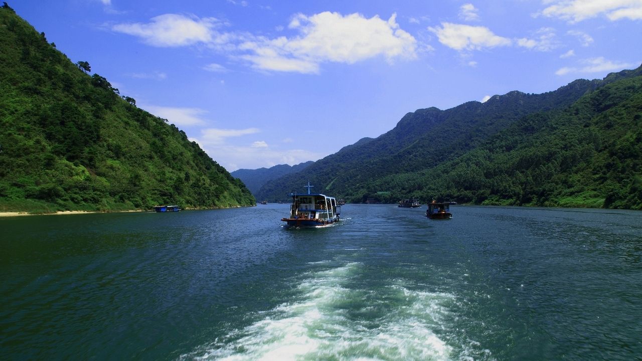 data-lemmaid="907691">清远 /a>,不能不游北江小三峡;游小三峡,则不