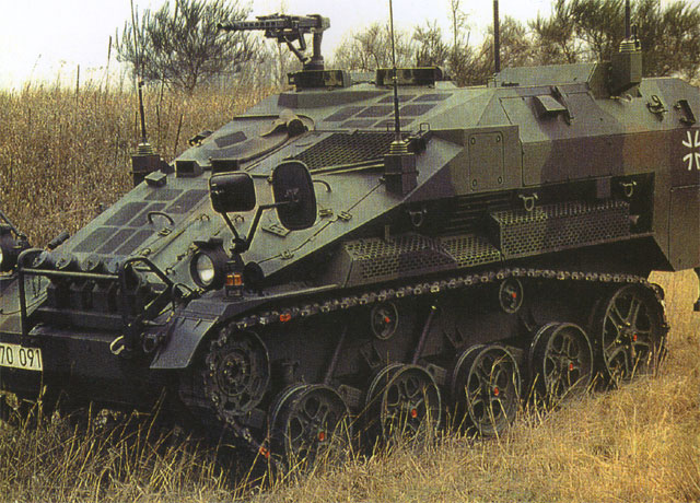 防空/反坦克导弹发射车