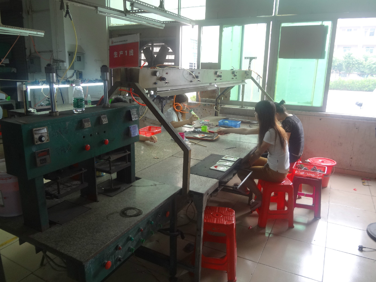 市百兆塑胶制品有限公司创建于2004年,位于有"世界工厂&amp