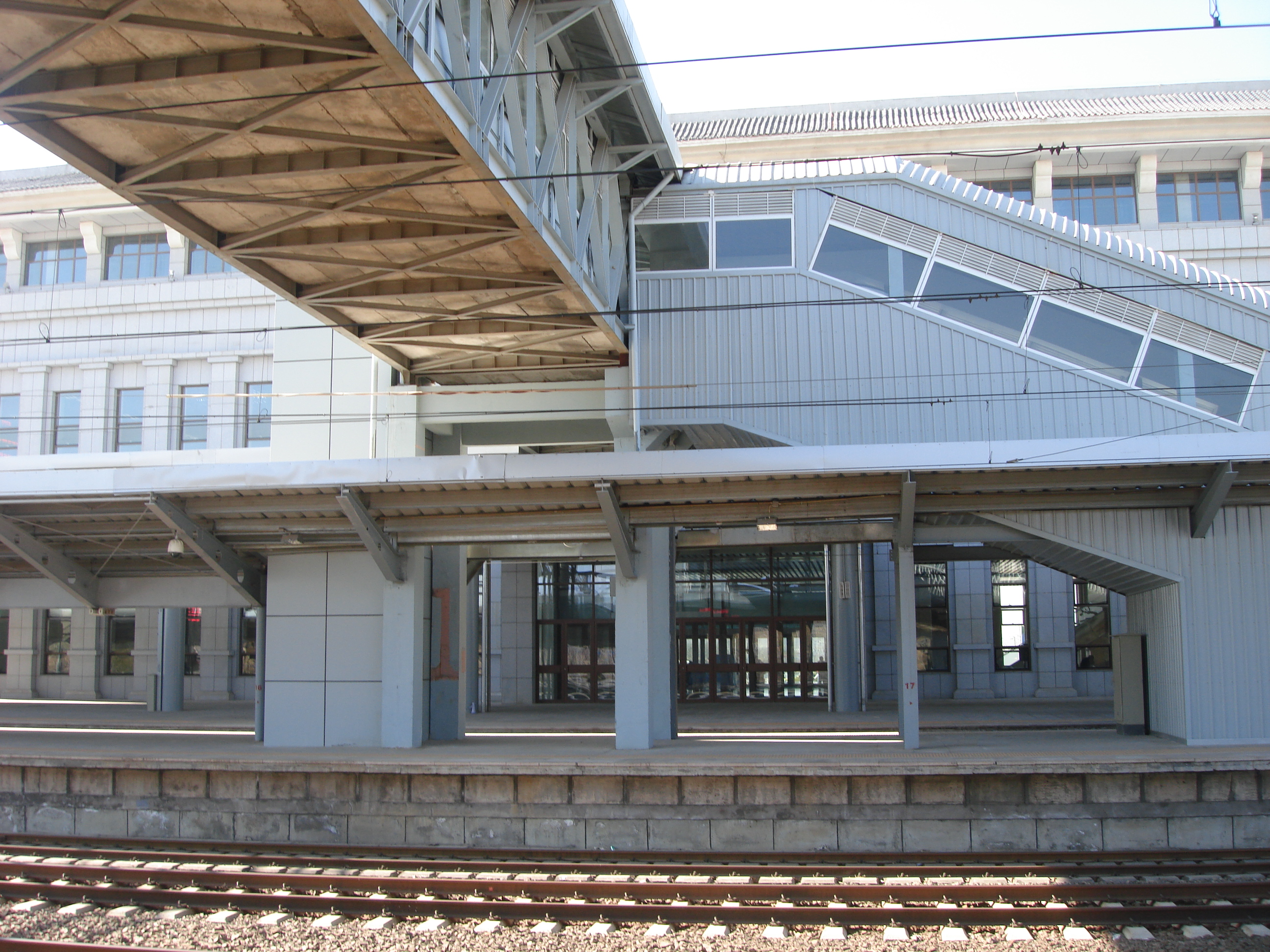 p>锦州南站(jinzhounan railway station)位于中国辽宁省锦州市太和