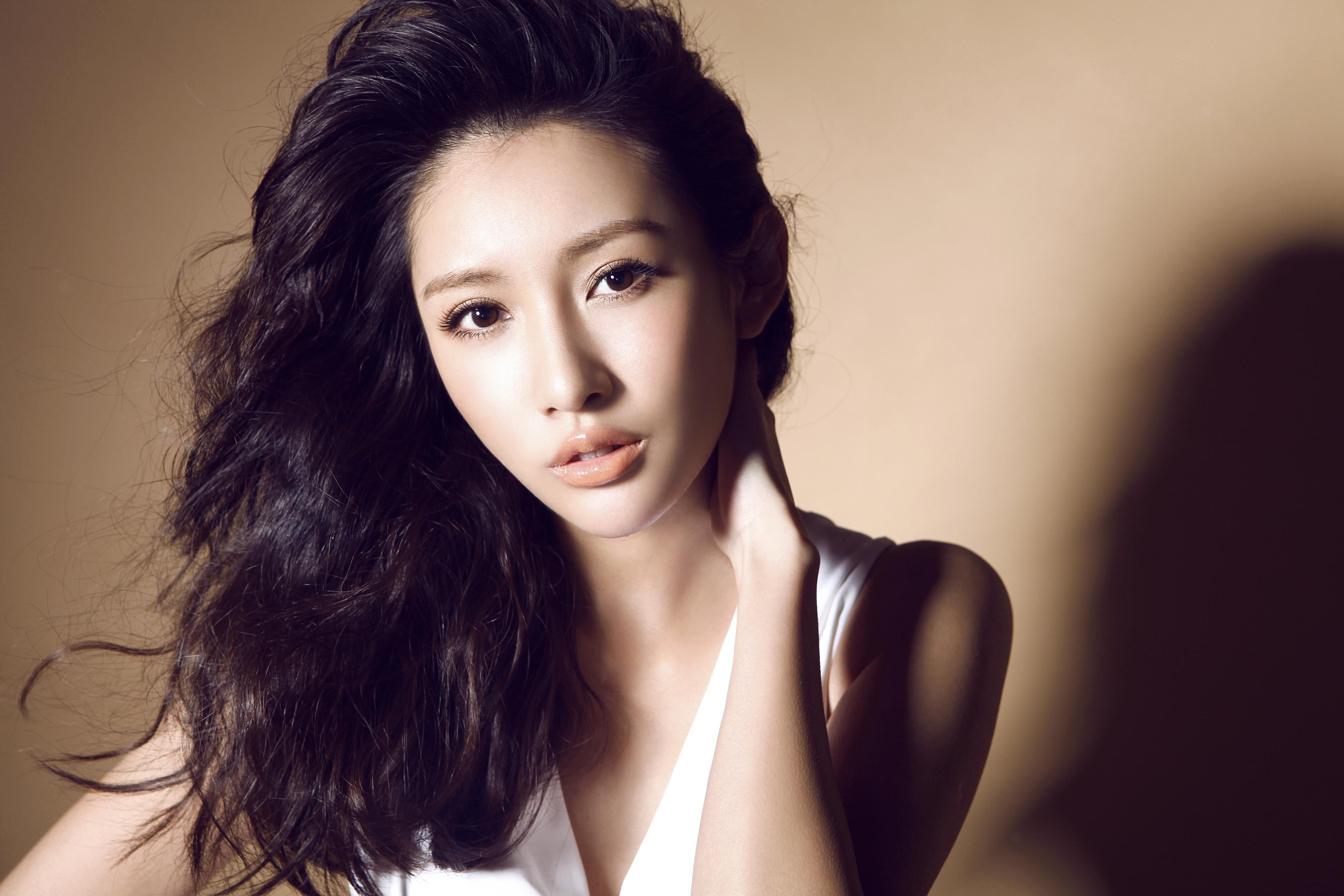 毕业于北京电影学院07级表演系,中国内地女演员,歌手,平面模特