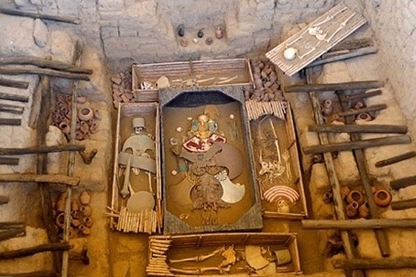  p>亚历山大地下陵墓坐落于埃及 a href="#" data-lemmaid="2627588">