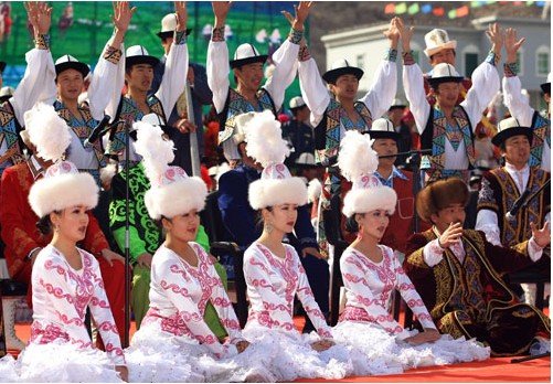 民族语言为柯尔克孜语,属阿尔泰语系突厥语族东匈语支克普恰克语组