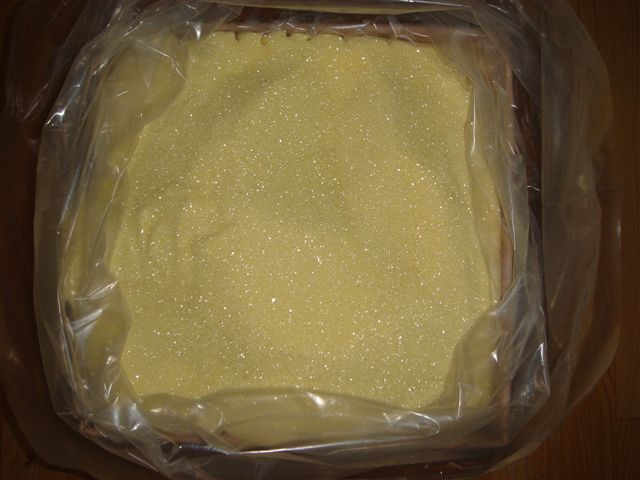 又叫黄血盐钠,淡黄色结晶.