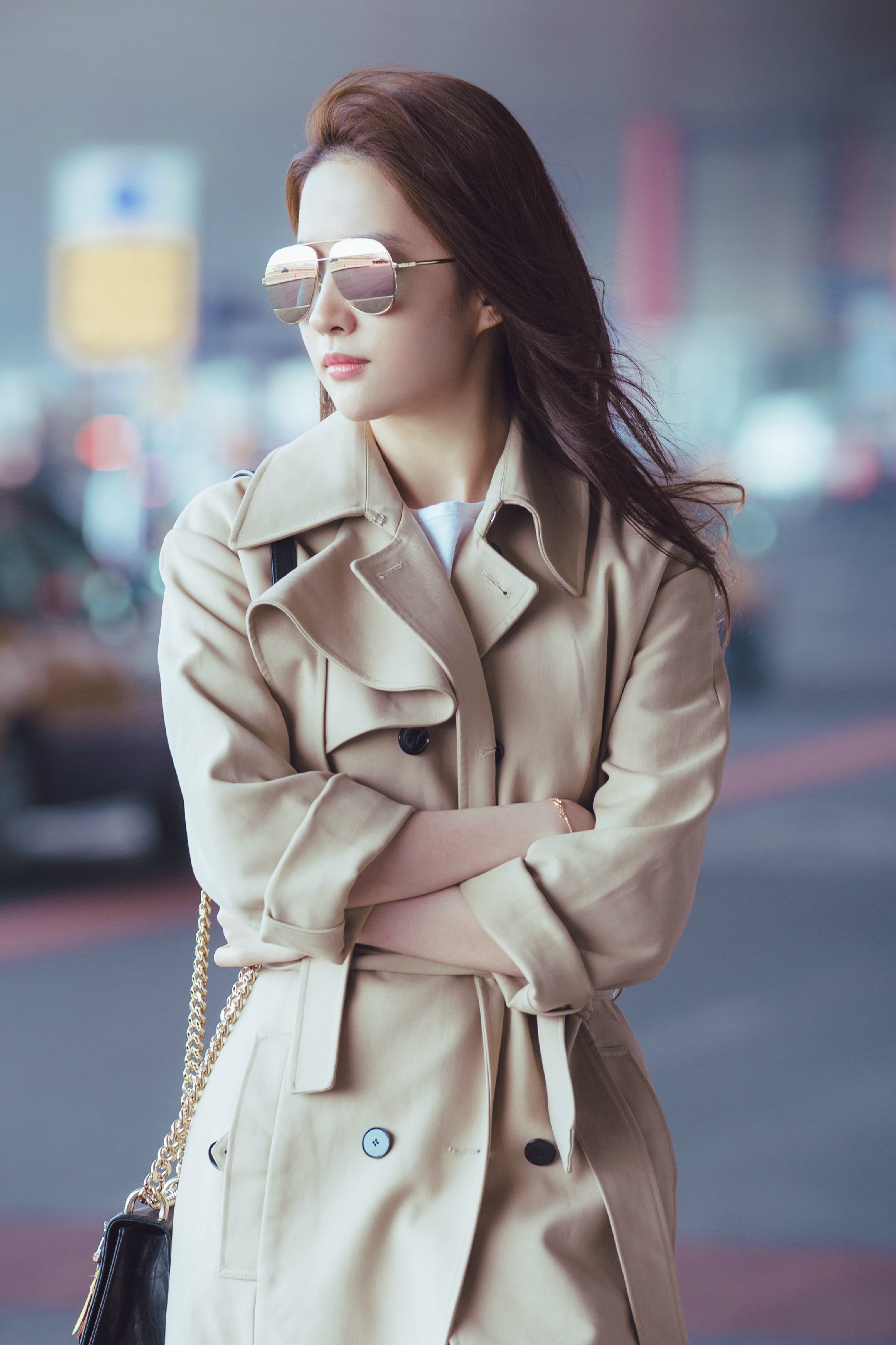  p>刘亦菲,1987年8月25日出生于湖北省武汉市,华语影视女演员,歌手