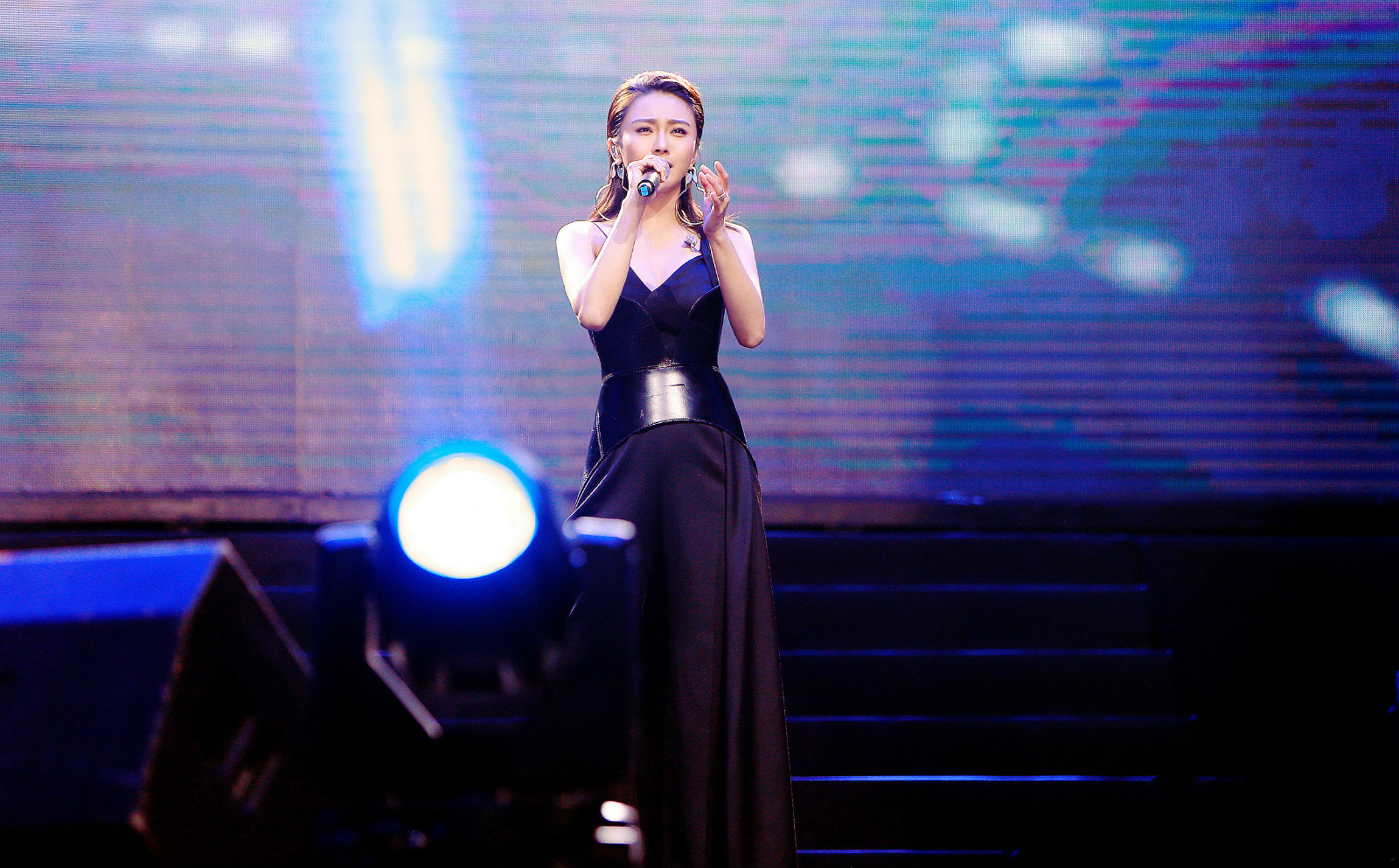  p>陈冰(chen bing),1990年5月1日出生于吉林省延吉市,中国流行乐女