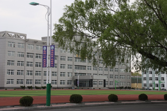 东港市第一中学