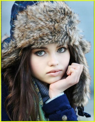  p>英迪娅·埃斯利 i>(india eisley) /i>,1993年10月29日出生于美国
