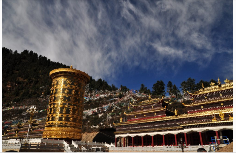 target="_blank" href="/item/灯塔乡">灯塔乡的日德,距县 82公里