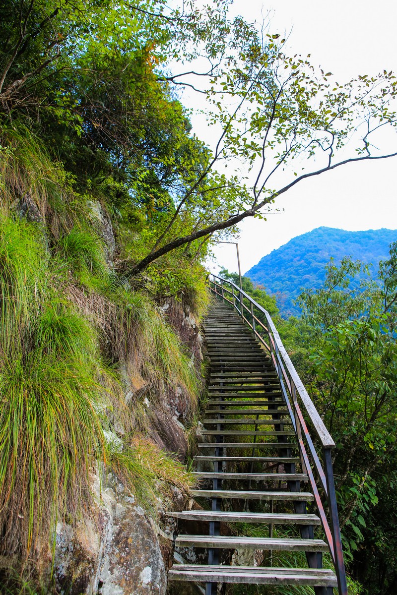  p>白云源风景区紧挨着 a target="_blank" href="/item/富春江