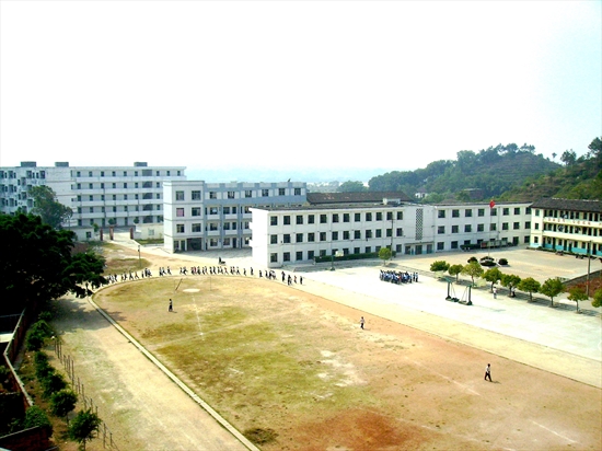  p>赣州市赣县区江口中学位于江西省赣州市赣县江口镇南侧,学校创办于