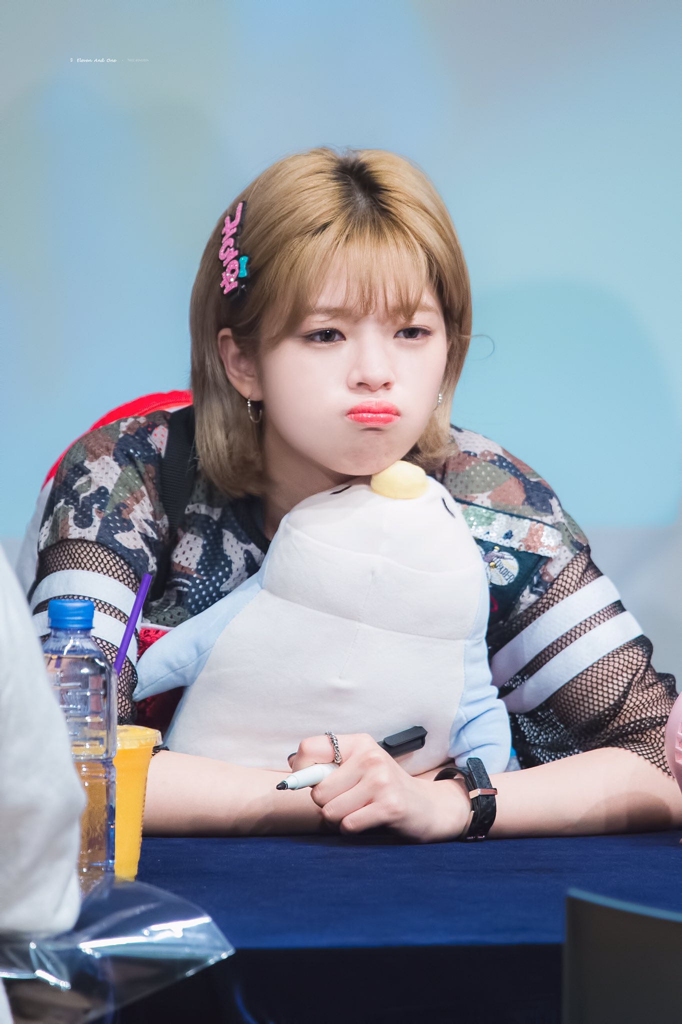  p>俞定延,1996年11月1日出生于韩国水原市,韩国女歌手,女子演唱组合 