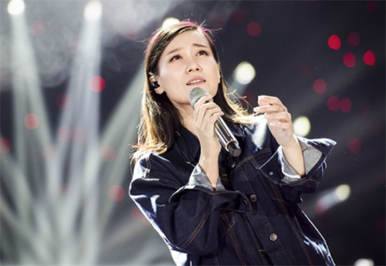  p>《九儿》是谭晶演唱的歌曲,由何其玲,阿鲲作词,阿鲲作曲,闫天午