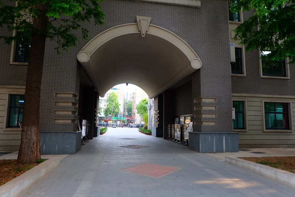 3 senior school),简称"南京三中",是一所具有百年悠久办学历史的 a