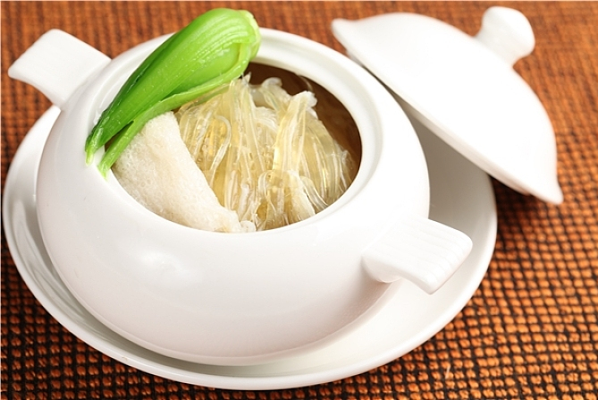 菜胆炖水发鱼翅