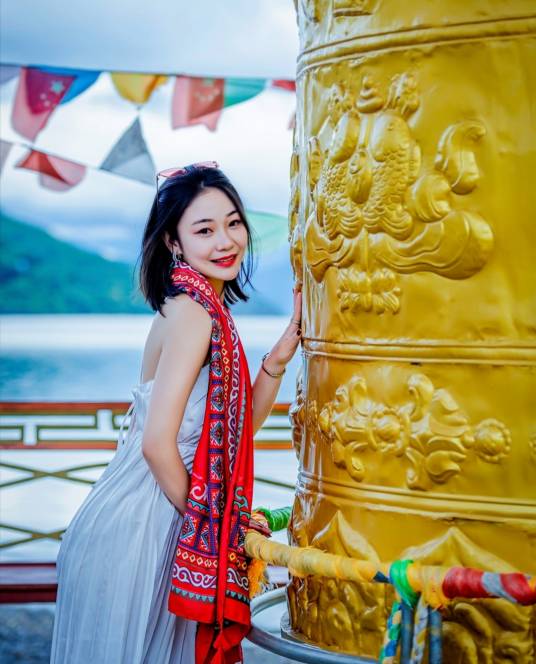 杨杨（中国内地中英双语主持人，歌手）_百度百科