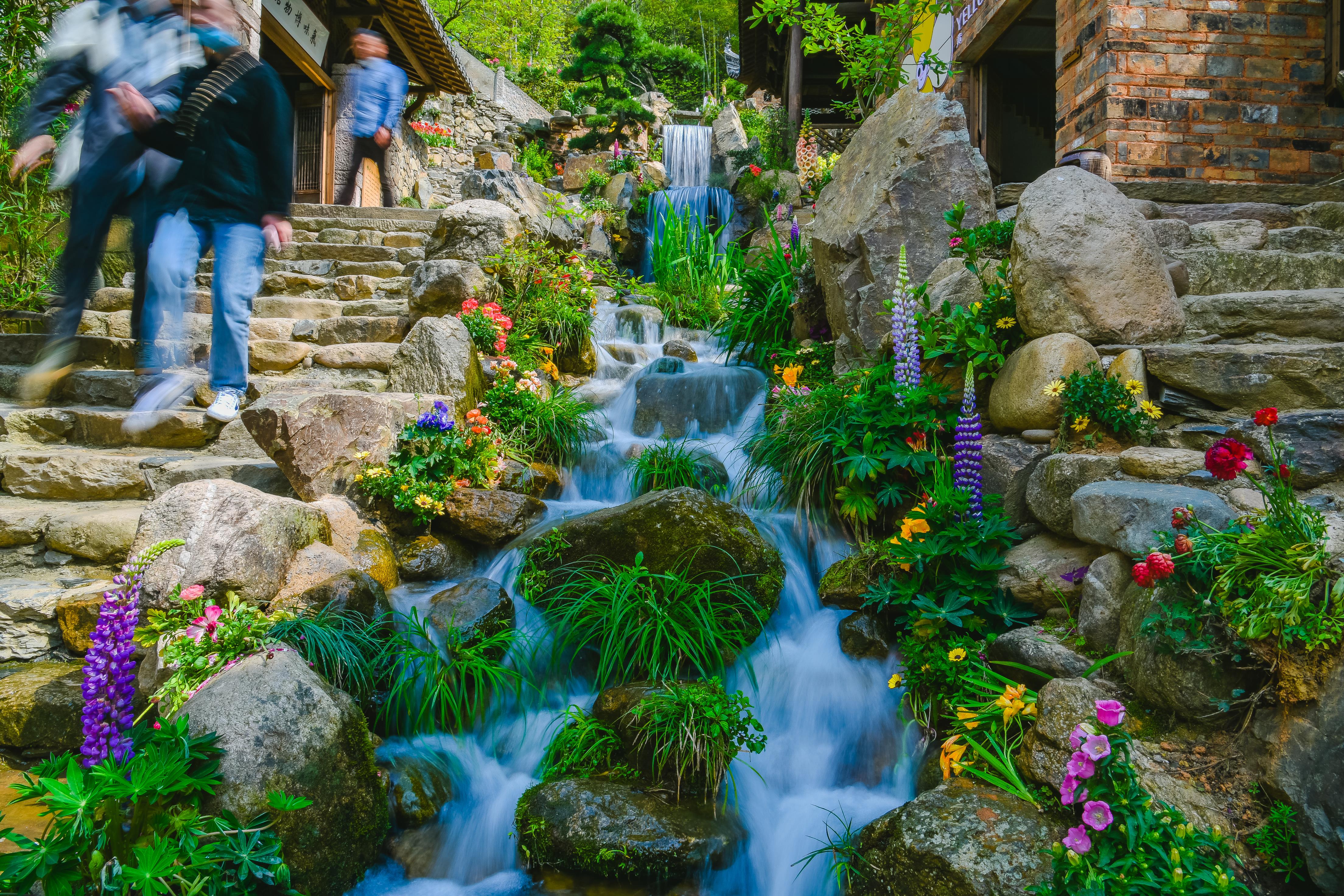  p>篁岭鲜花小镇位于江西省上饶市婺源县婺源篁岭旅游度假区内,篁岭